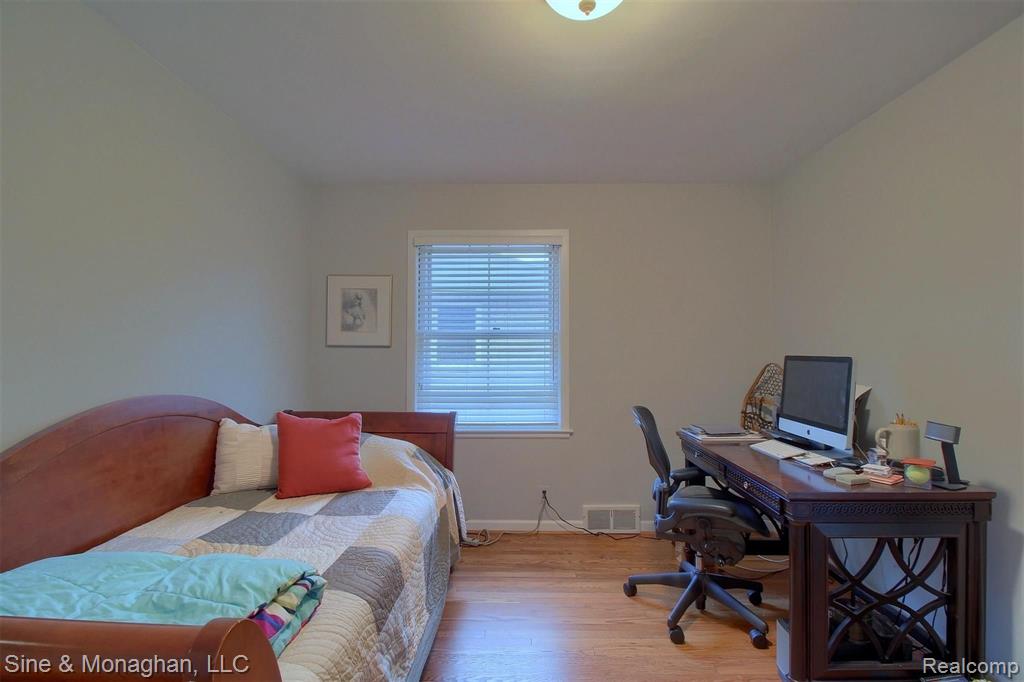 950 Harcourt Road Grosse Pointe Park, MI 48230 - Photo 16 of 30