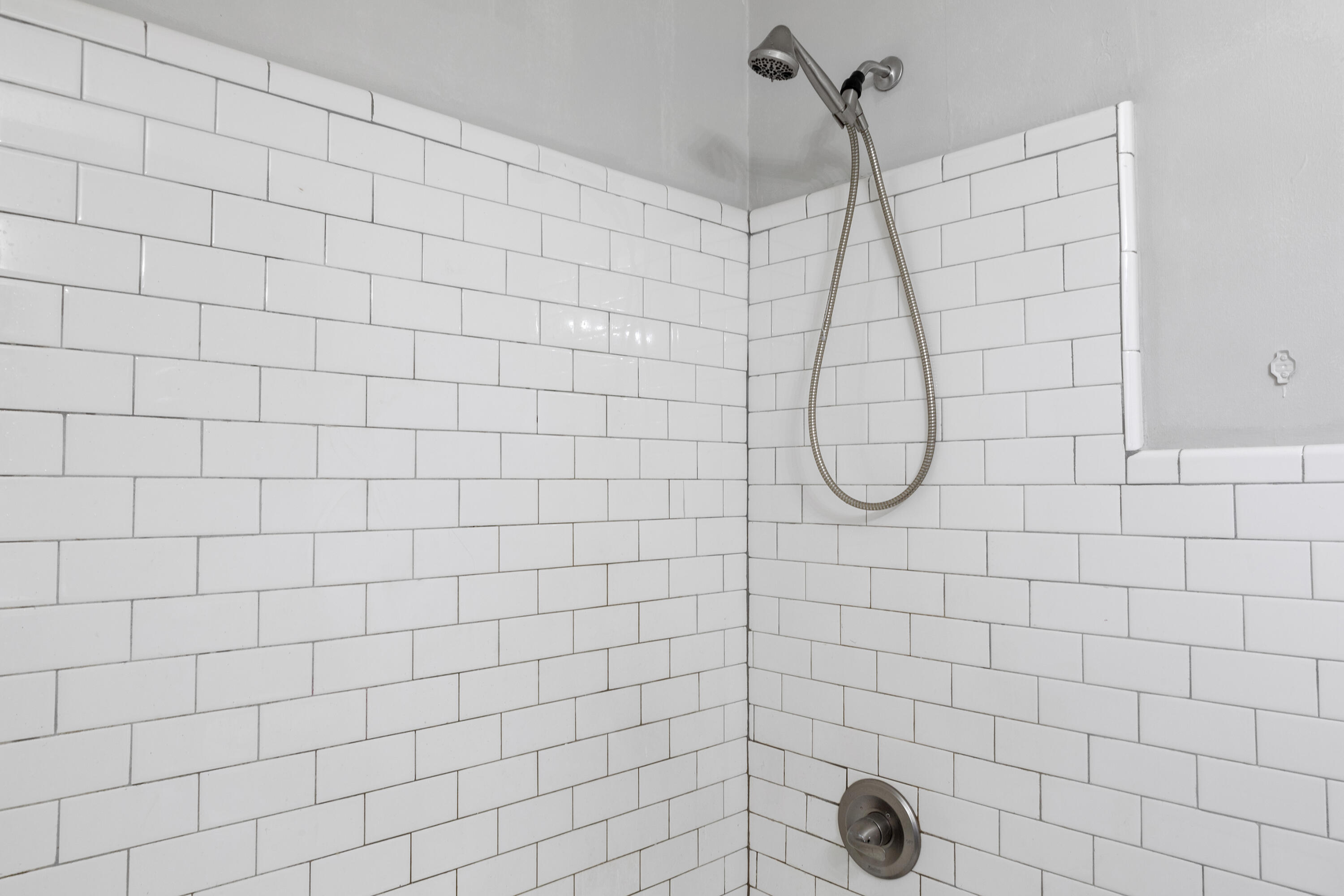 618 Periwinkle Court Sumter, SC 29150 - Photo 20 of 40 TUB SHOWER IN HALL BATH
