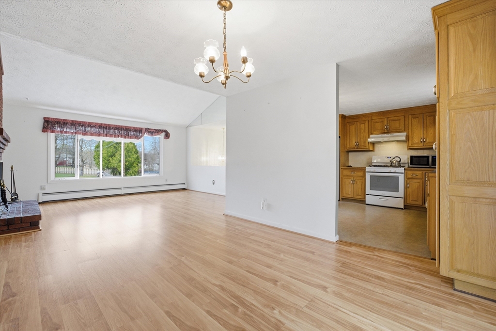 21 Newhill Road Methuen, MA 01844 - Photo 11 of 37