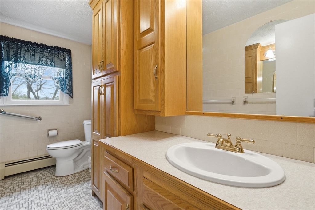 21 Newhill Road Methuen, MA 01844 - Photo 20 of 37