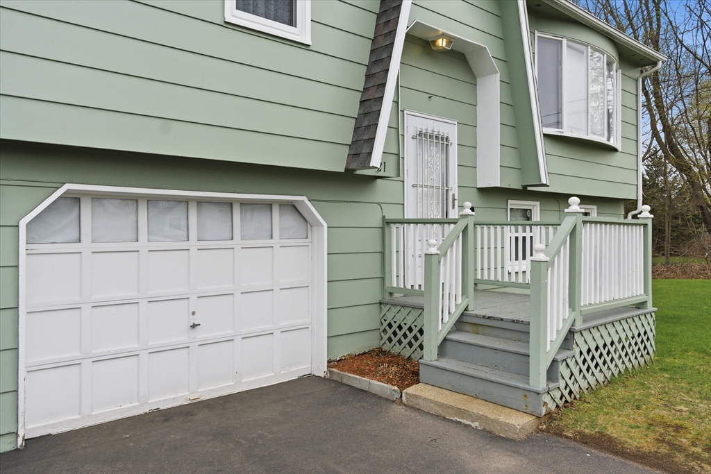 21 Newhill Road Methuen, MA 01844 - Photo 4 of 37