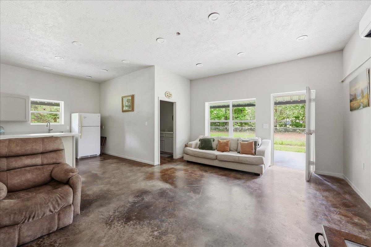 4600 Glaze Road Kountze, TX 77625 - Photo 3 of 14