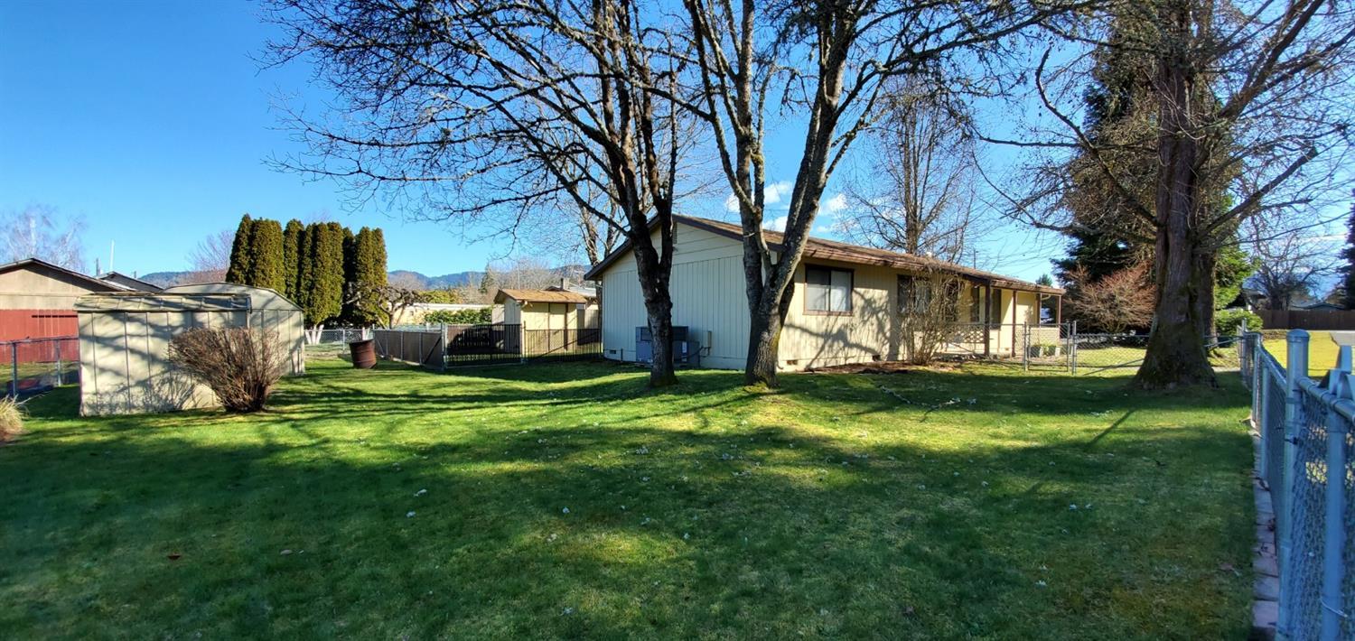 1060 West Harbeck Road Grants Pass, OR 97527 - Photo 8 of 28 Additional Photo