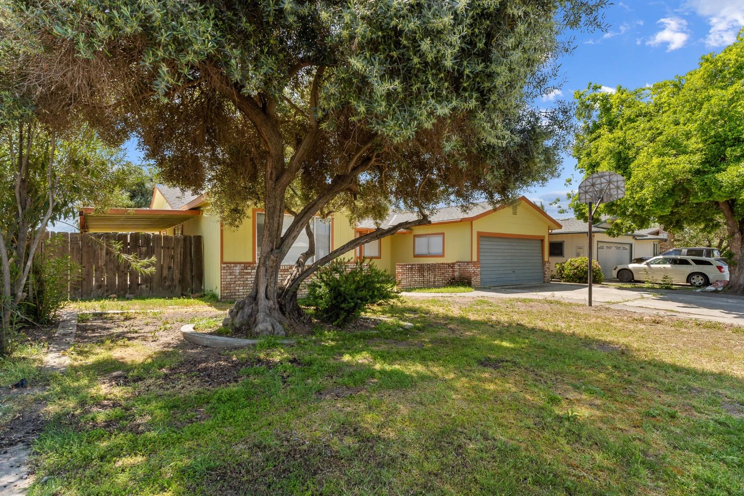 619 Meadow Lane Lemoore, CA 93245 - Photo 2 of 43