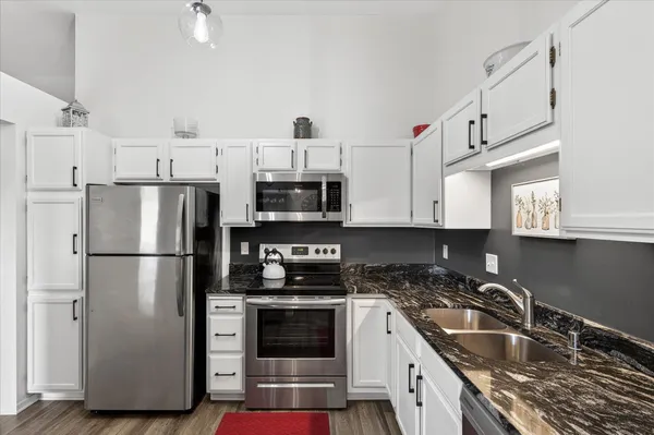 $230,000 | 7555 West 110th Street, Bloomington, MN 55438