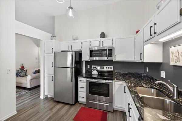 $230,000 | 7555 West 110th Street, Bloomington, MN 55438