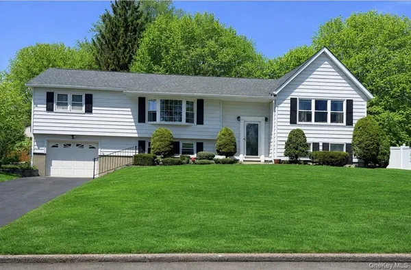 $575,000 | 1 Pommel Drive, Newburgh, NY 12550