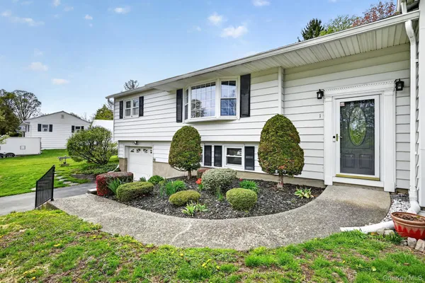 $575,000 | 1 Pommel Drive, Newburgh, NY 12550