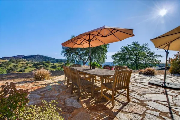 $1,200,000 | 31907 Calle El Potrero, Pauma Valley, CA 92061