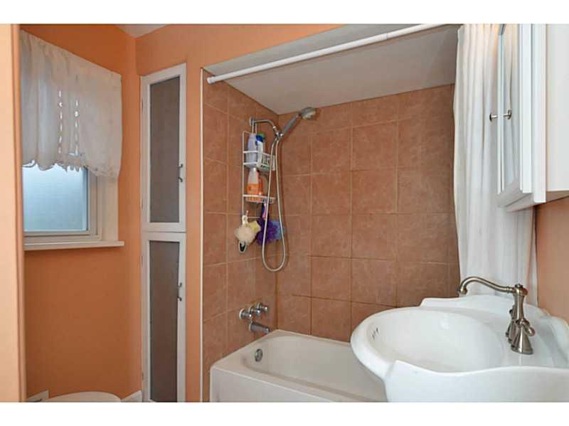 1620 Chartiers Avenue McKees Rocks, PA 15136 - Photo 18 of 25 Full Bath. Updated bathroom and large pedestal sink!
