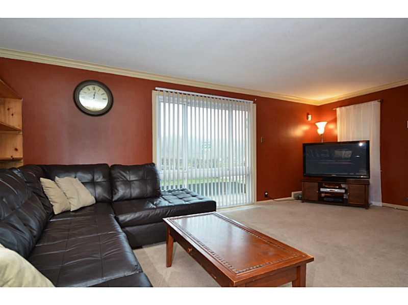 1620 Chartiers Avenue McKees Rocks, PA 15136 - Photo 5 of 25 Living Room.