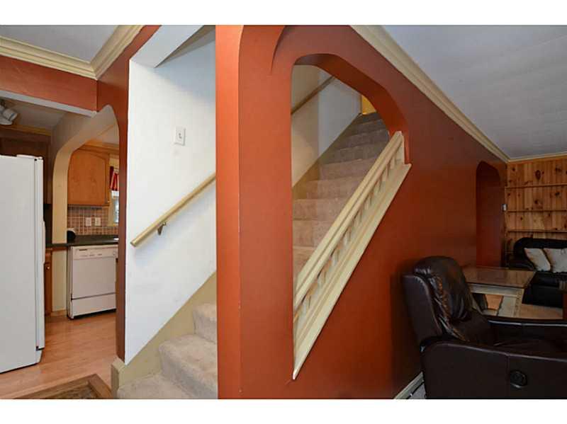 1620 Chartiers Avenue McKees Rocks, PA 15136 - Photo 7 of 25 Entry/Foyer.
