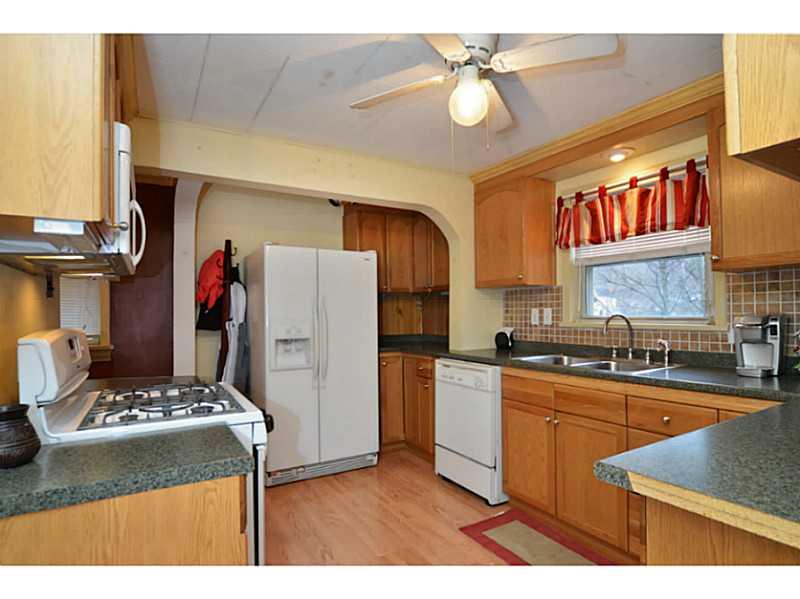 1620 Chartiers Avenue McKees Rocks, PA 15136 - Photo 10 of 25 Kitchen.