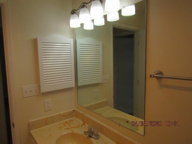 1206 Morrow Road Medford, OR 97504 - Photo 22 of 23 Bathroom 1 pic 2