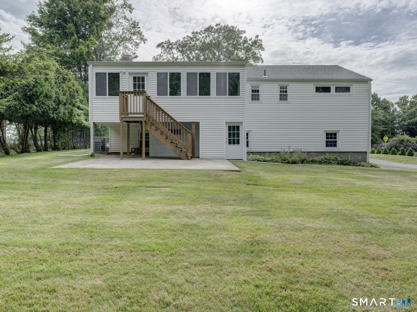 390 Ballfall Road Middletown, CT 06457 - Photo 4 of 40