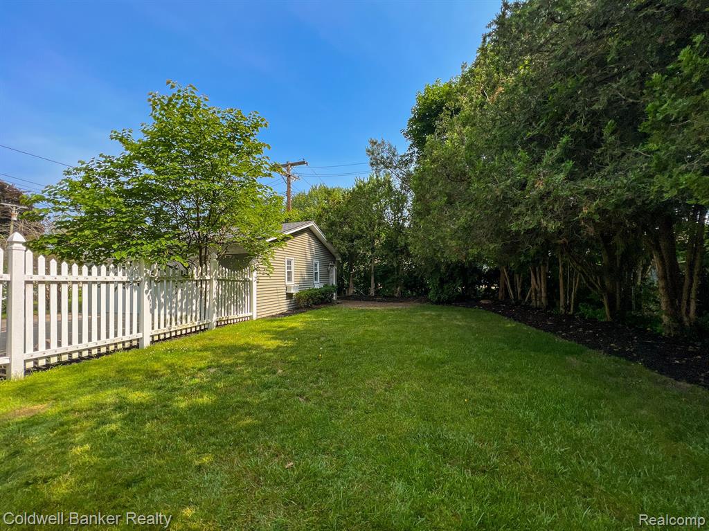 567 South Cranbrook Cross Road Bloomfield Hills, MI 48301 - Photo 32 of 35
