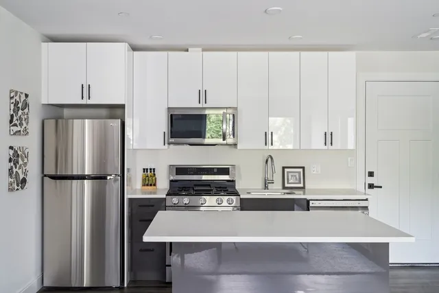 $2,750 | 317 Belgrade Avenue, Unit 303, Boston, MA 02131