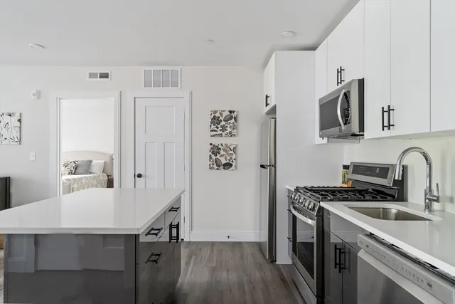 $2,750 | 317 Belgrade Avenue, Unit 303, Boston, MA 02131