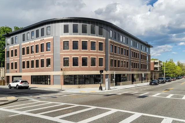 $2,750 | 317 Belgrade Avenue, Unit 303, Boston, MA 02131