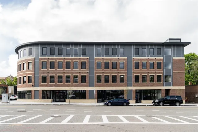 $2,750 | 317 Belgrade Avenue, Unit 303, Boston, MA 02131