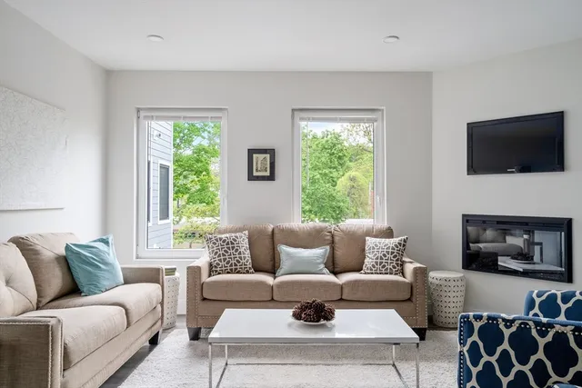 $2,750 | 317 Belgrade Avenue, Unit 303, Boston, MA 02131