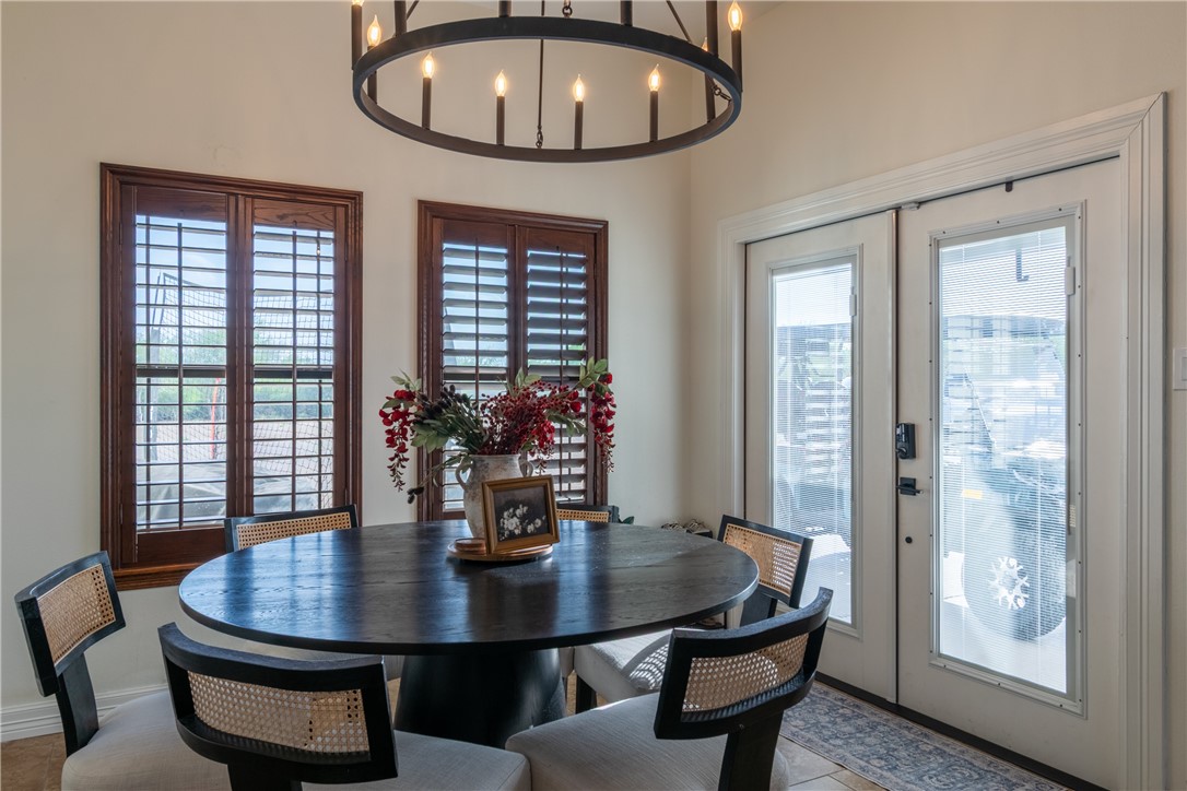 108 County Road 1601 Alice, TX 78332 - Photo 11 of 32 a dining room with furniture and window