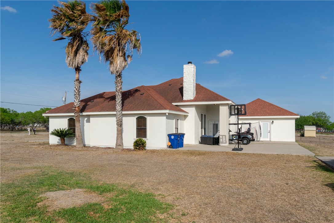 108 County Road 1601 Alice, TX 78332 - Photo 27 of 32 a front view of a house with a yard