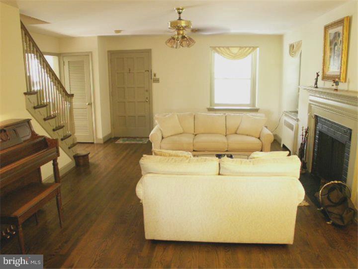 506 Ott Road Bala Cynwyd, PA 19004 - Photo 4 of 24 Living Room