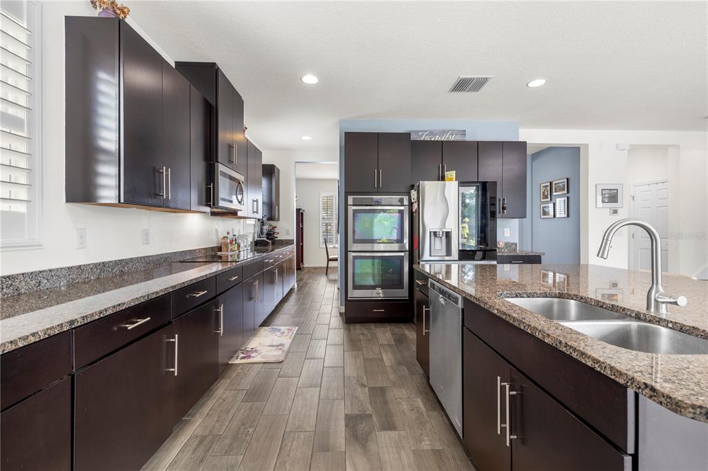 1565 Feather Grass Loop Lutz, FL 33558 - Photo 10 of 62