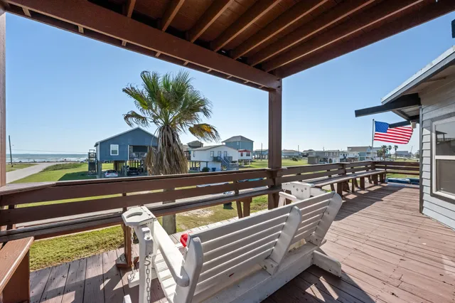 $350,000 | 702 Seashell Drive, Surfside Beach, TX 77541
