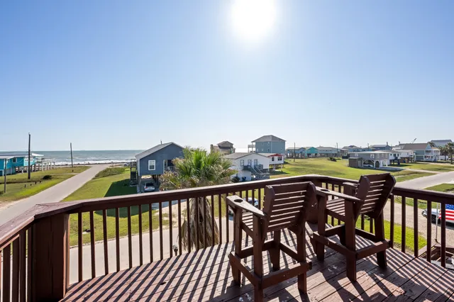 $350,000 | 702 Seashell Drive, Surfside Beach, TX 77541