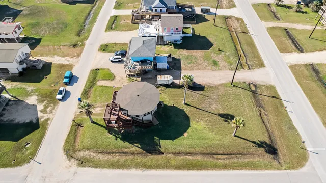 $350,000 | 702 Seashell Drive, Surfside Beach, TX 77541