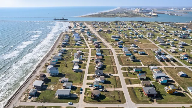 $350,000 | 702 Seashell Drive, Surfside Beach, TX 77541