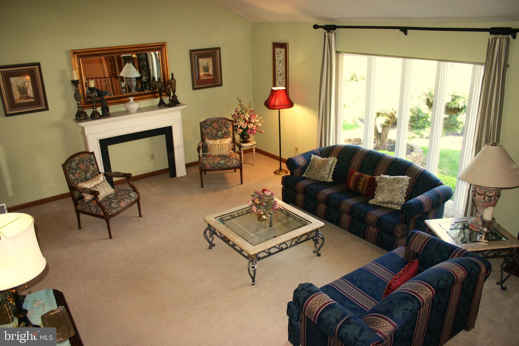8806 Rising Sun Avenue Philadelphia, PA 19115 - Photo 25 of 61 Living Room