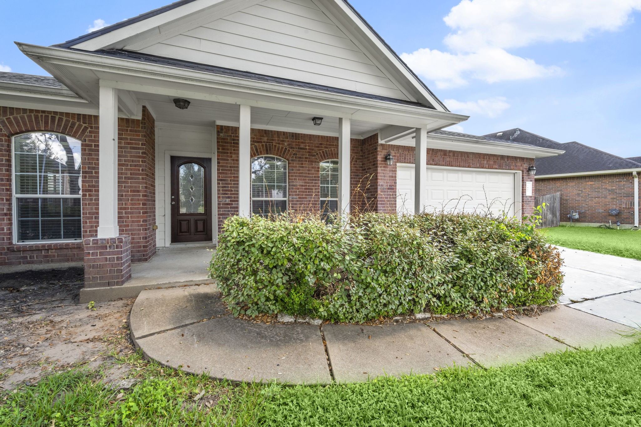 7803 Blue Lake Drive Rosenberg, TX 77469 - Photo 4 of 31 front view of a house with a yard