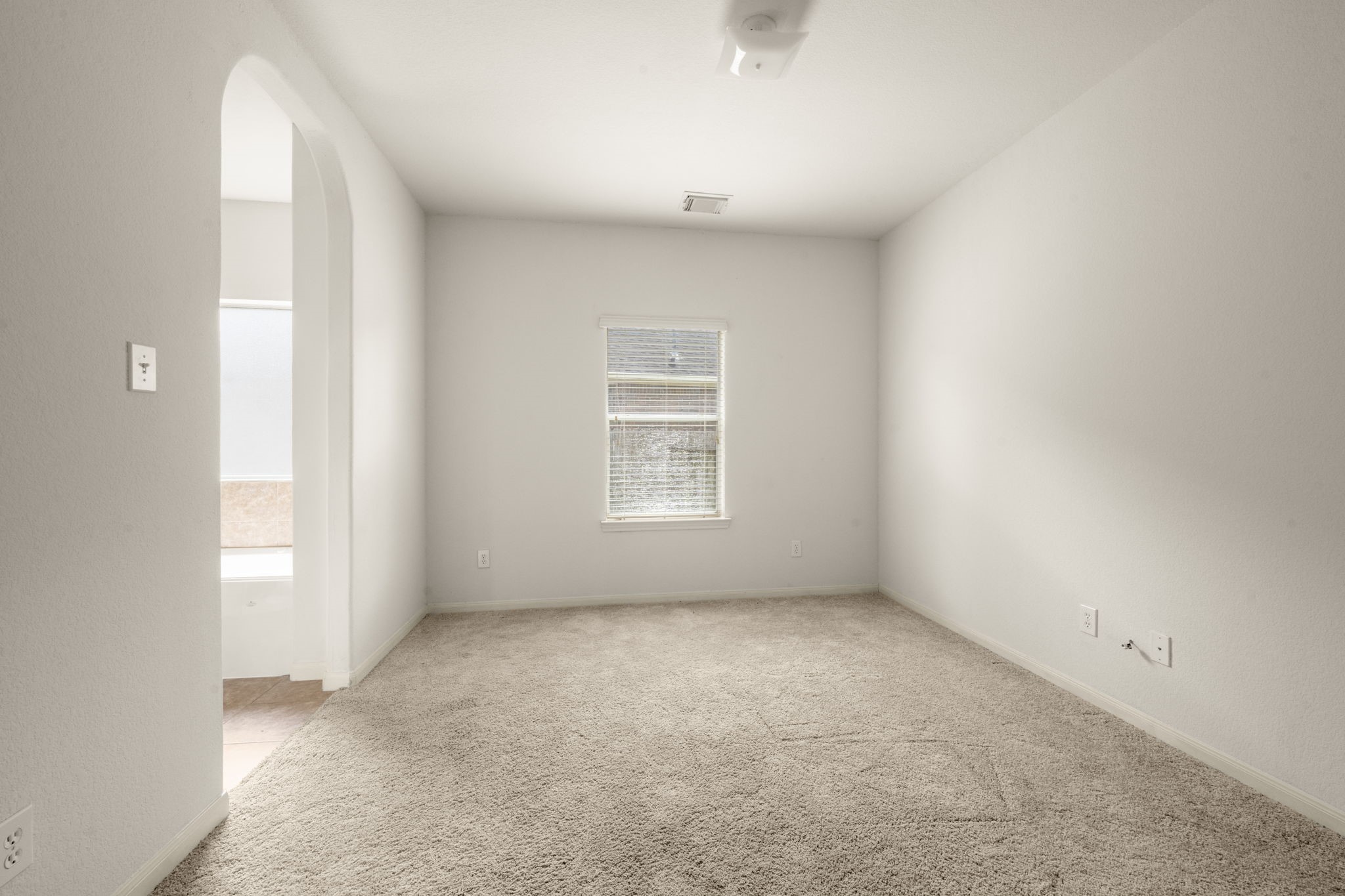 7803 Blue Lake Drive Rosenberg, TX 77469 - Photo 10 of 31 an empty room with a window