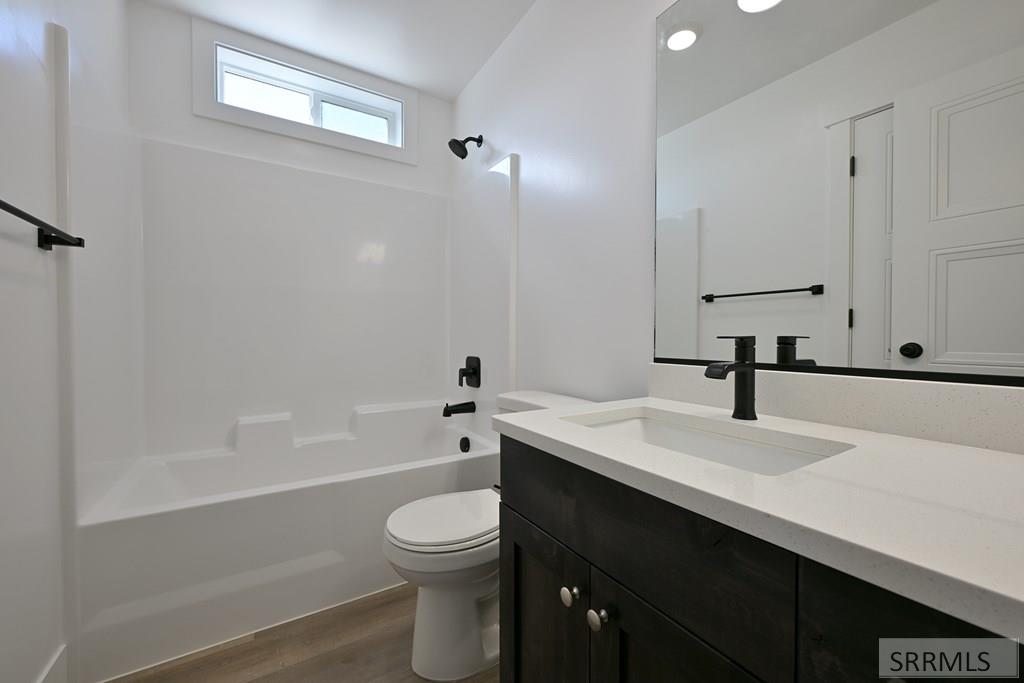 4937 Big River Road Idaho Falls, ID 83401 - Photo 13 of 18 Bathroom 2
