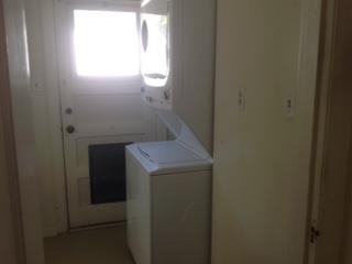 262 Yale Road Menlo Park, CA 94025 - Photo 4 of 10 a bathroom with a window