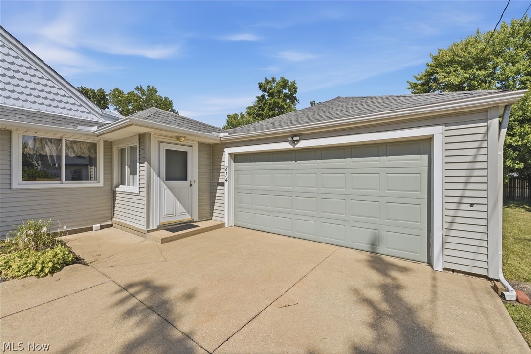 214 Grandview Avenue Northwest Canton, OH 44708 - Photo 6 of 35