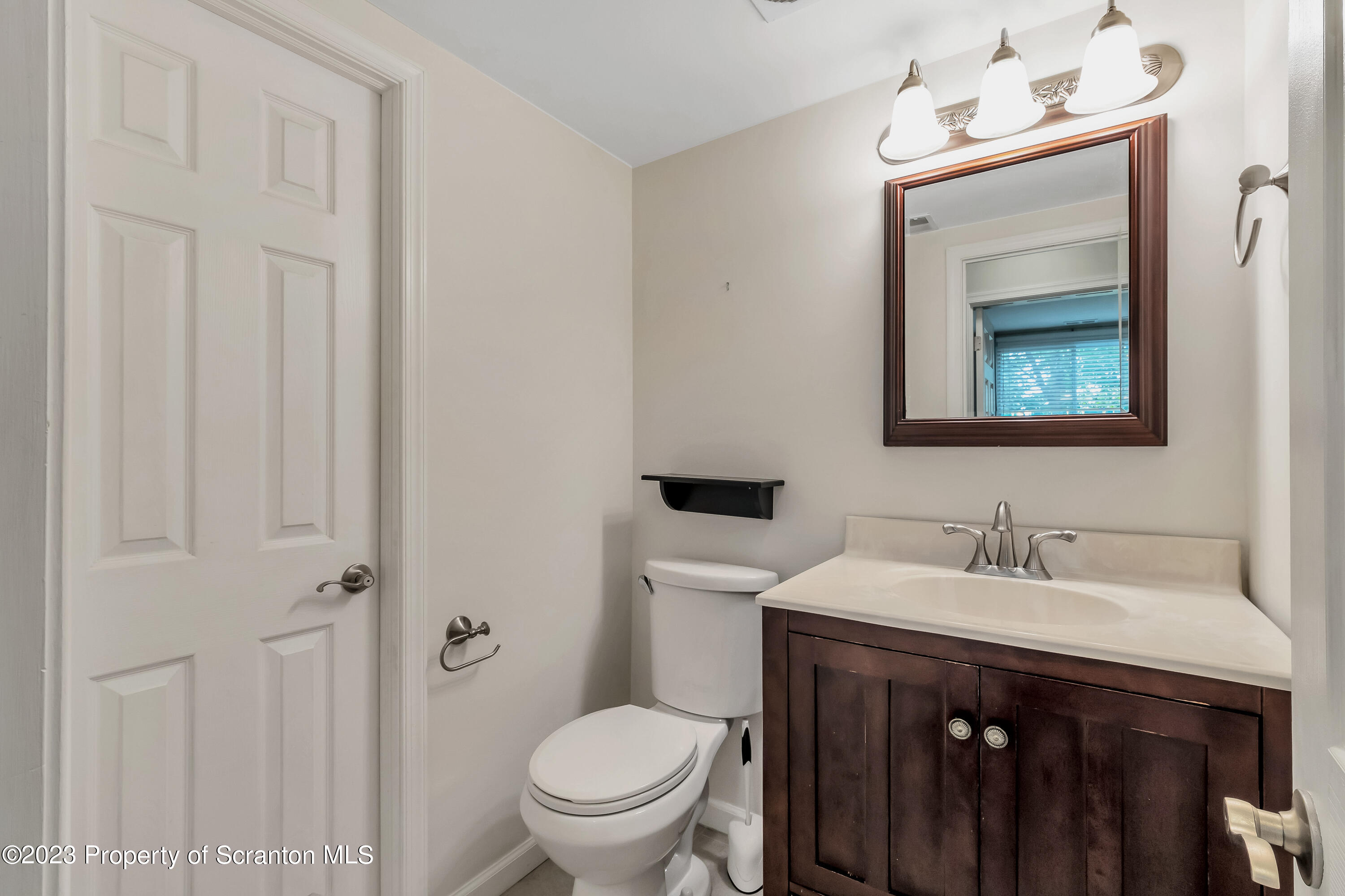 1203 Summit Pointe Scranton, PA 18508 - Photo 10 of 32 a bathroom with a toilet sink and mirror