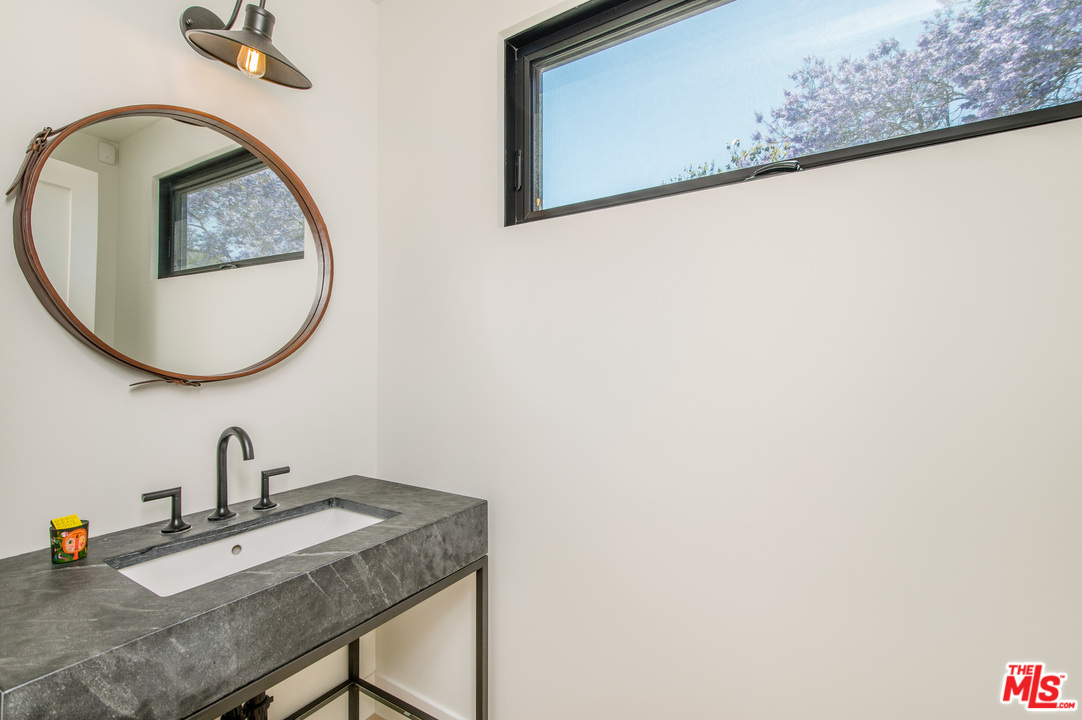 1506 Louella Avenue Venice, CA 90291 - Photo 11 of 35