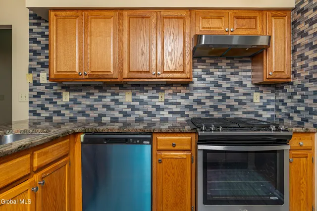 $404,000 | 145 Killarney Drive, Niskayuna, NY 12309