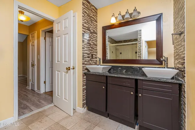 $404,000 | 145 Killarney Drive, Niskayuna, NY 12309