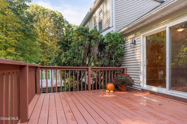 $404,000 | 145 Killarney Drive, Niskayuna, NY 12309