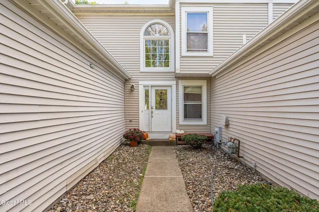 $404,000 | 145 Killarney Drive, Niskayuna, NY 12309