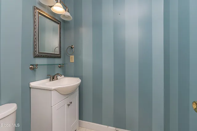 $404,000 | 145 Killarney Drive, Niskayuna, NY 12309