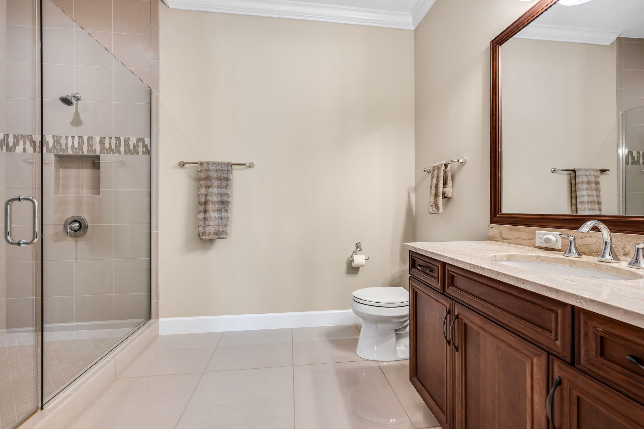 8026 Signature Club Circle, Unit 201 Naples, FL 34113 - Photo 15 of 21 15-web-or-mls-Guest Bath