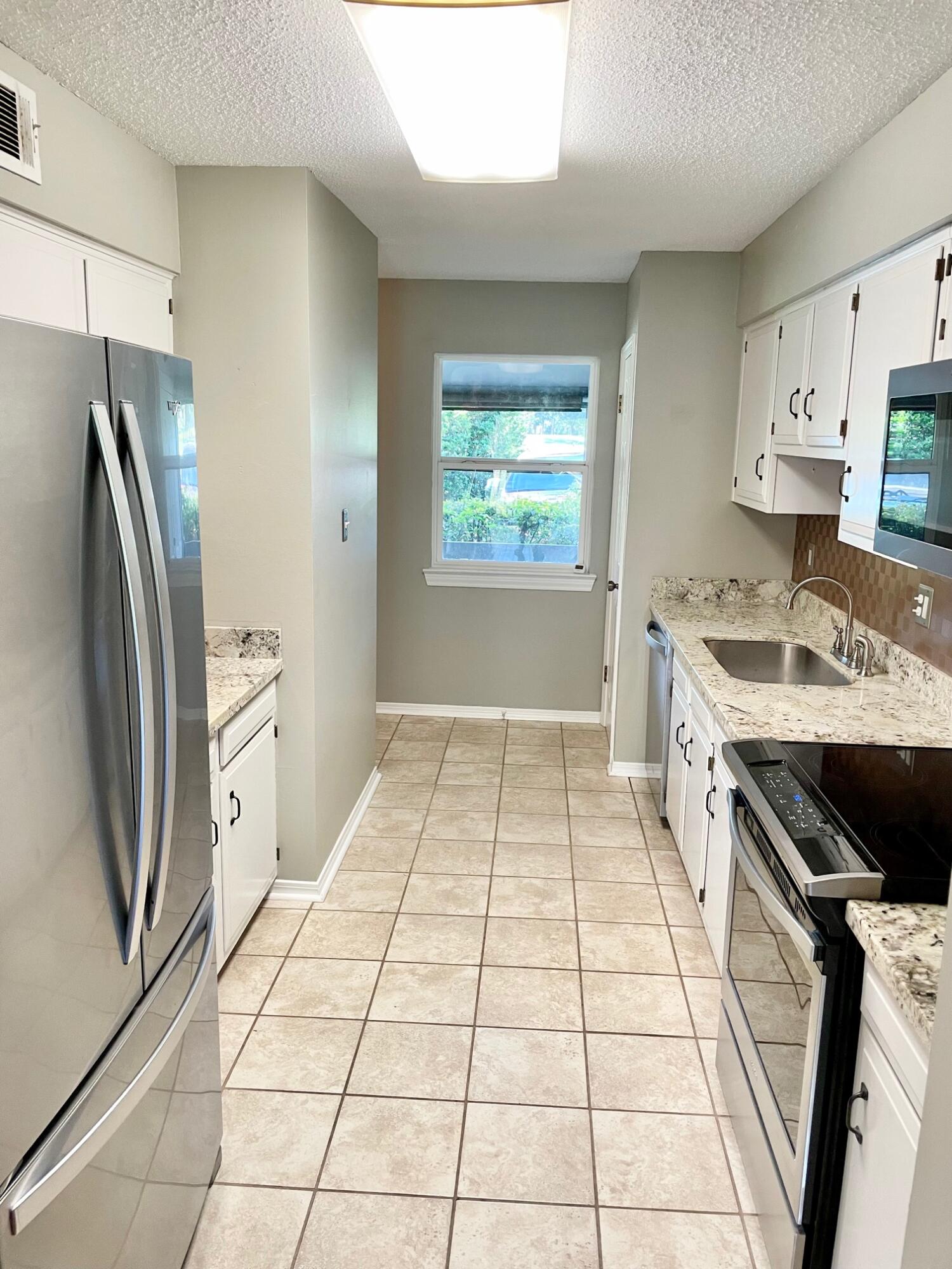 250 Highpoint Drive Diamondhead, MS 39525 - Photo 9 of 24 250 6