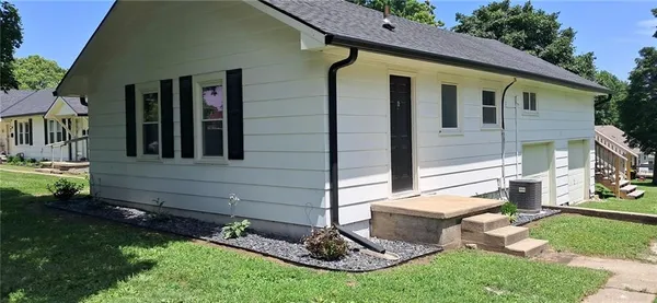 $775 | 105 South 12th Street, Unit 6, Savannah, MO 64485