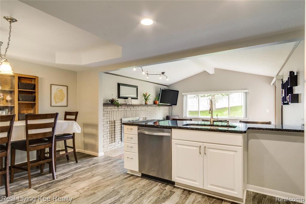 797 Redwood Court Rochester Hills, MI 48309 - Photo 11 of 40